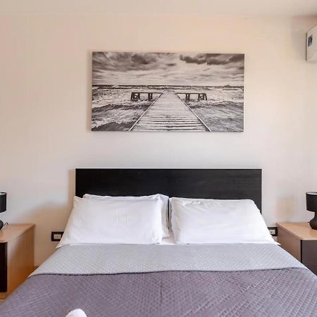 Garden Villa - Free Parking, Wi-Fi E Netflix 피우미치노 외부 사진
